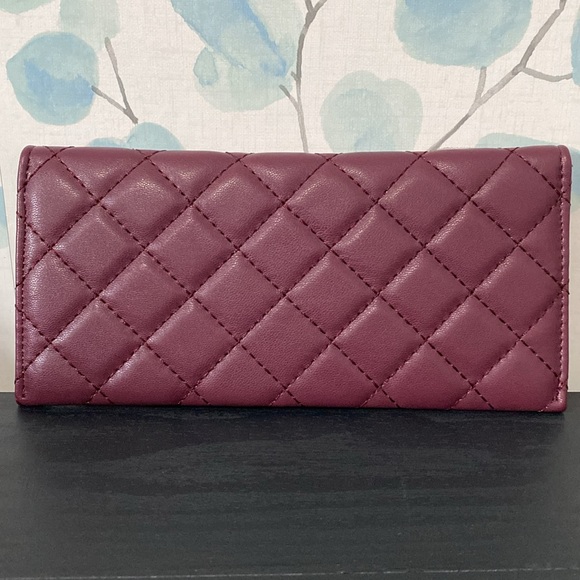 Badgley Mischka Diamond Quilting Cover Wallet Plum Vegan Leather NWT - Picture 2 of 4